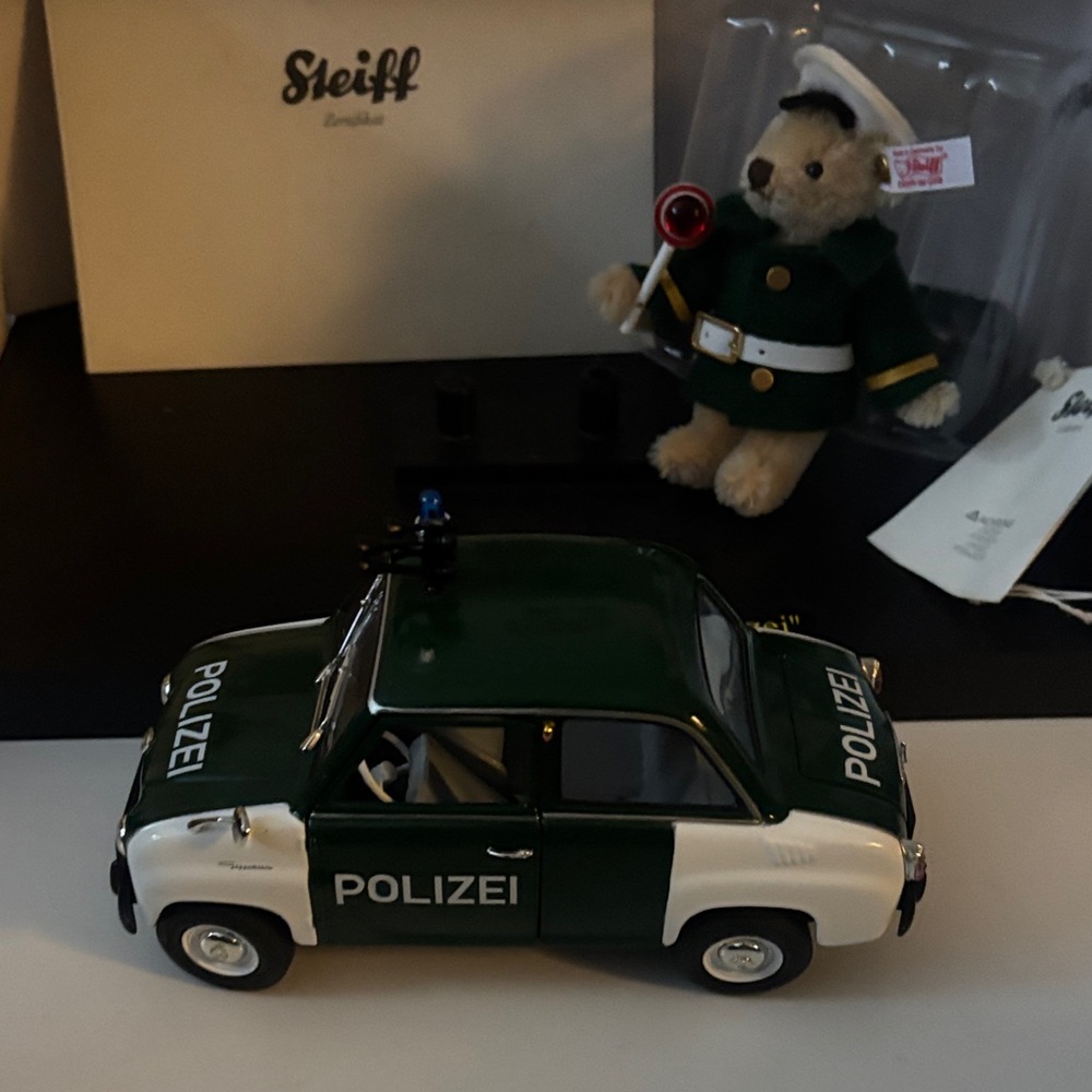 Revell Steiff Green 'Polizei' Toy Car & Bear Set - Picture 8 of 15